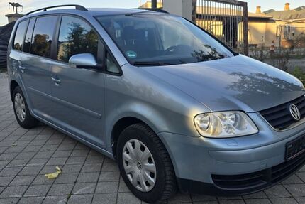 VW Touran 331.000 km 2.490 € Leipzig - Ost 04328