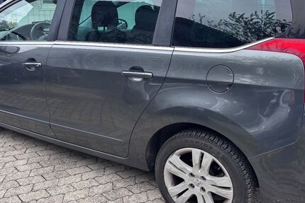 Peugeot 5008 143.000 km 4.950 € Garching bei München 85748