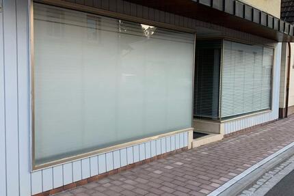 Ladenfläche Bürofläche Ausstellungsfläche große Schaufensterfront zimmer