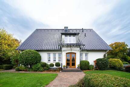 Haus zum Kaufen in Meinerzhagen 599.000 € 215 m² 6 zimmer