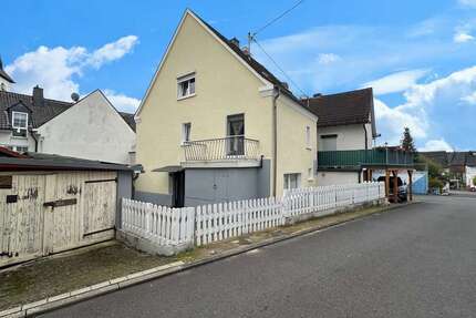 Haus zum Kaufen in Dornburg Frickhofen 259.999 € 180 m² 6 zimmer