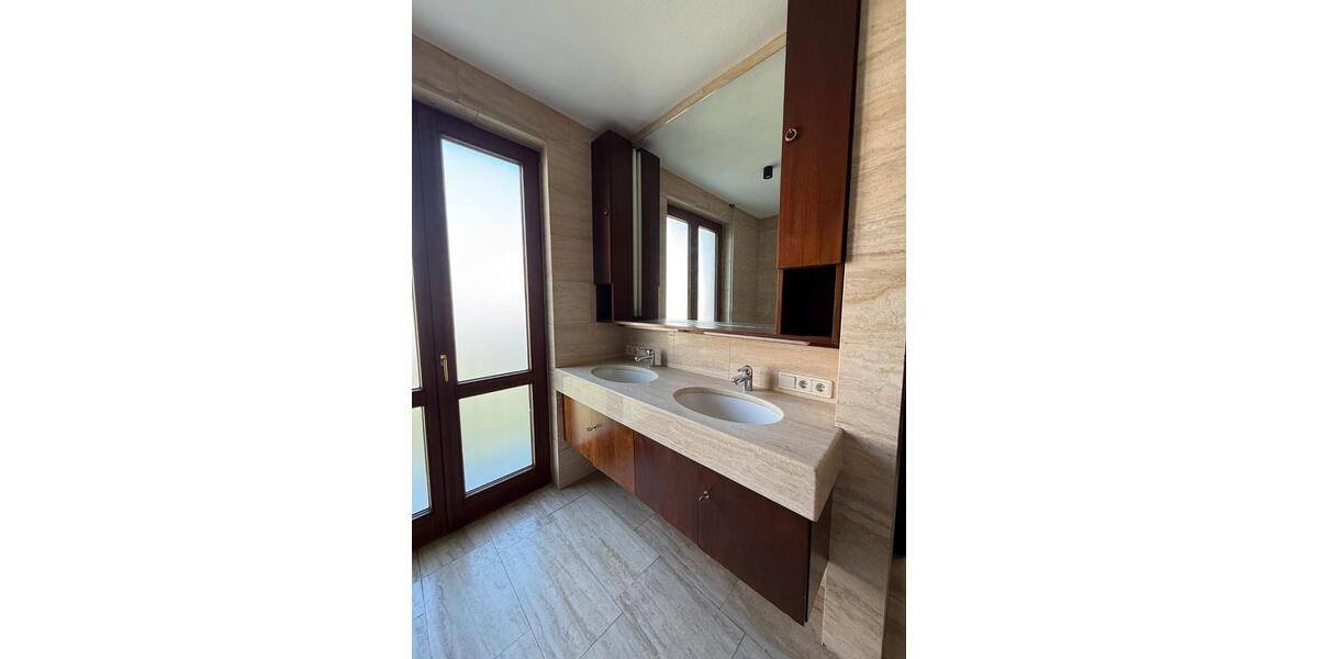 Etagenwohnung Willstätt - 5 Zimmer, 170 m&sup2;, 1.650&euro; | Angebot:26656541