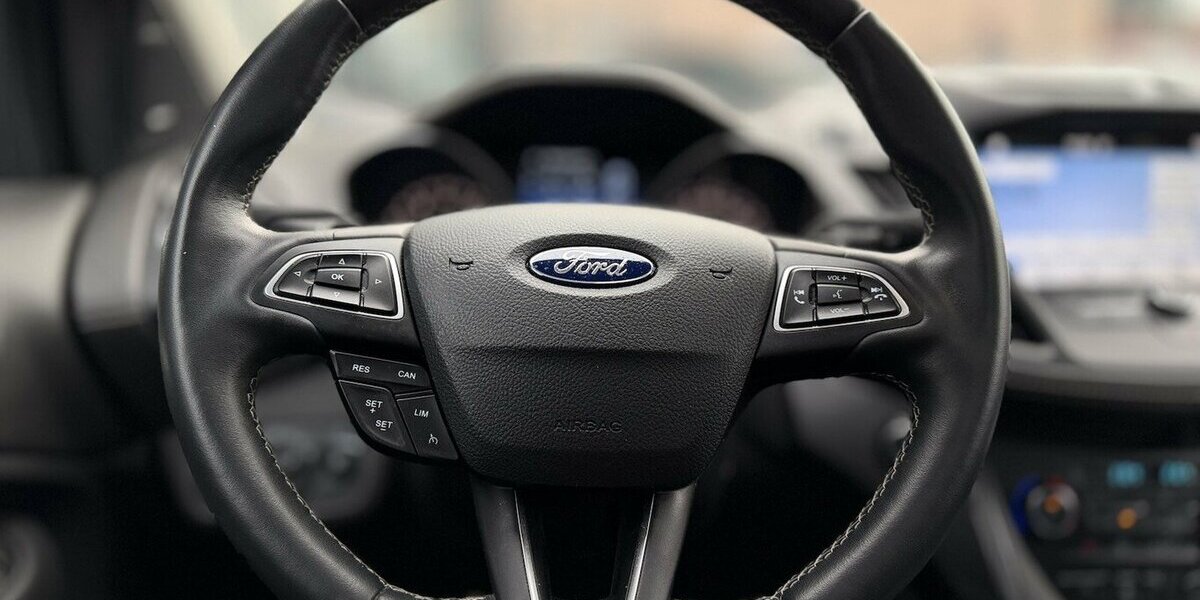 Ford Kuga Vignale / Panorama / Kamera / Keyless GO 34.000 km 22.490 &euro; Mönchengladbach 41066