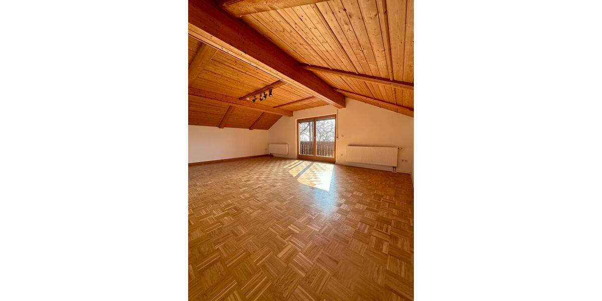 Dachgeschoßwohnung Hutthurm - 2.5 Zimmer, 85 m&sup2;, 690&euro; | Angebot:25354749