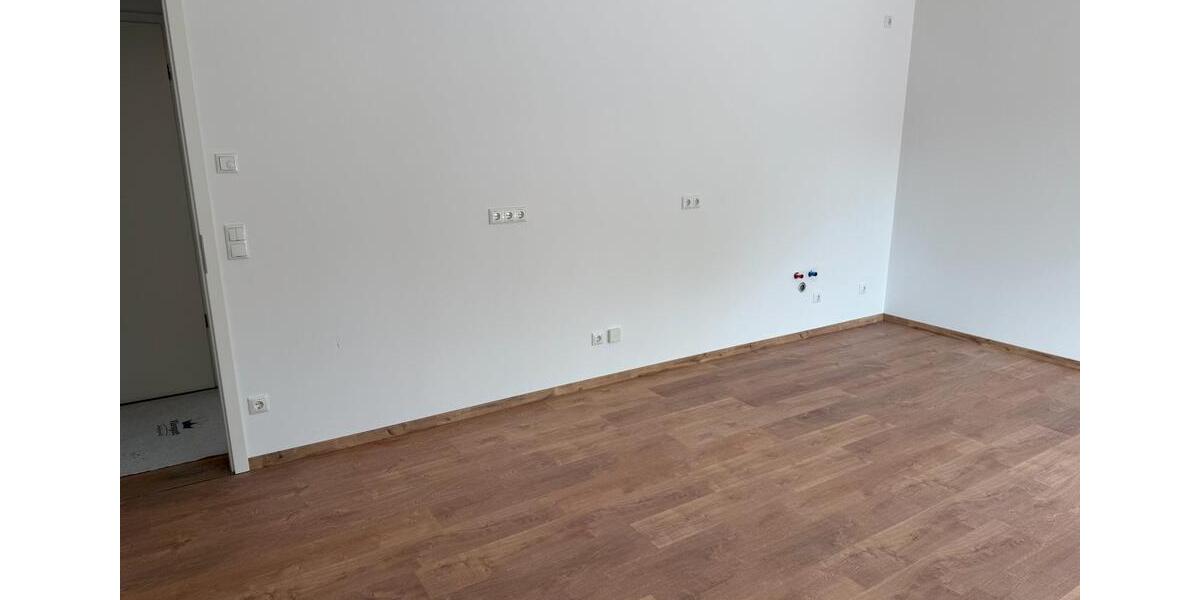 Erdgeschoßwohnung Dresden Klotzsche - 4 Zimmer, 100 m&sup2;, 1.750&euro; | Angebot:26478455