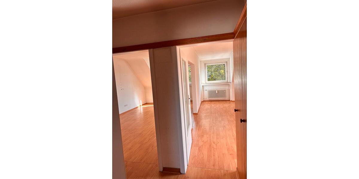 Dachgeschoßwohnung Erkrath - 3 Zimmer, 85 m&sup2;, 890&euro; | Angebot:26329360