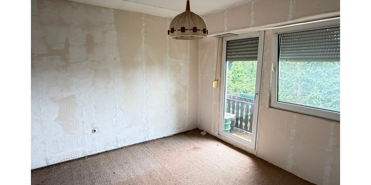 Potenzialstarkes Sanierungsobjekt: Freistehendes Ein- oder Zweifamilienhaus in Waldfischbach - Zweifamilienhaus Waldfischbach-Burgalben Rheinland-Pfalz | Angebot:27103932