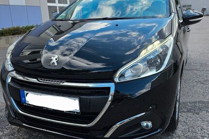 Peugeot 208 110.000 km 5.800 &euro; Velten 16727