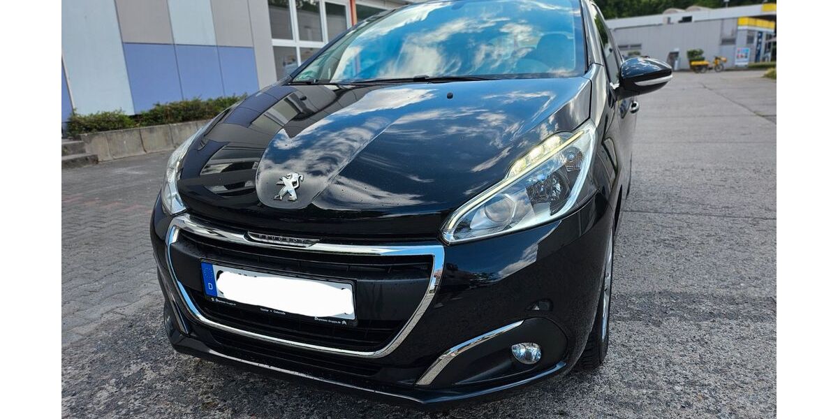 Peugeot 208 110.000 km 5.800 &euro; Velten 16727