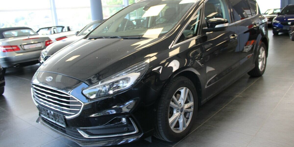 Ford S-Max 2.0 EcoBlue Aut. TITANUM 99.970 km 21.980 &euro; Euskirchen 53881