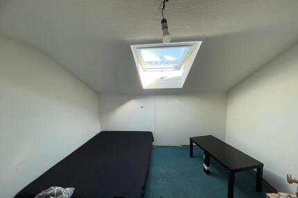 Kleines Zimmer mit Abstellraum