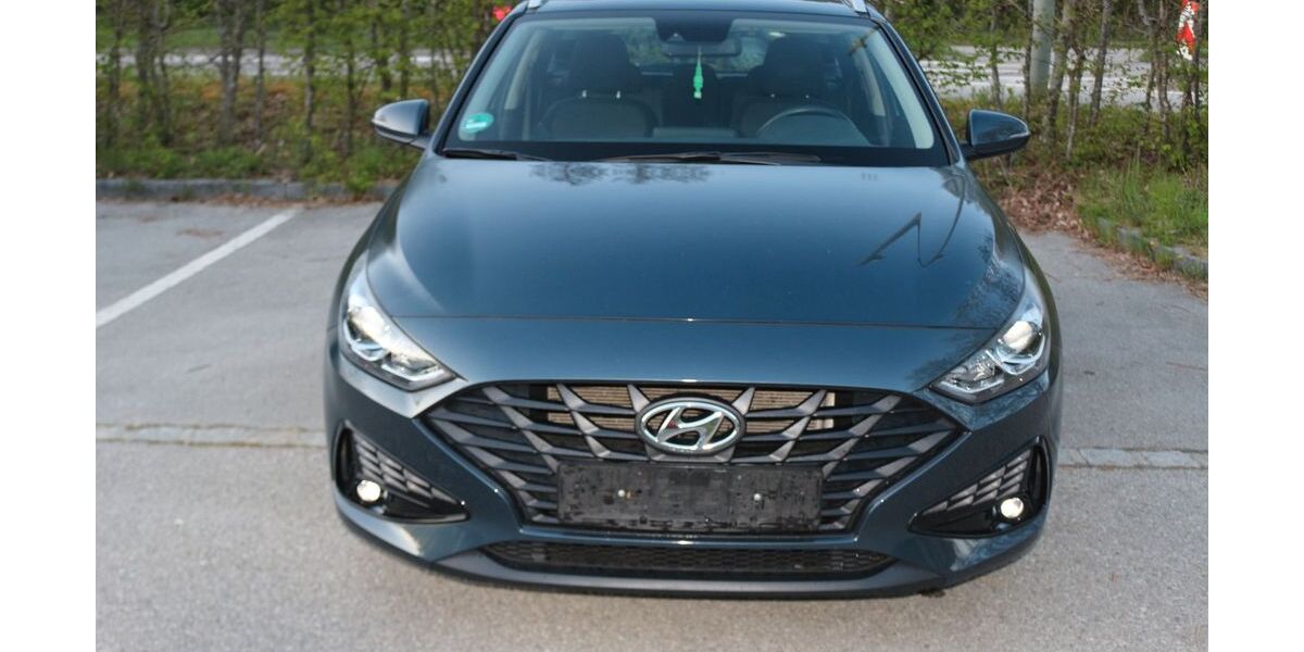 Hyundai i30 99.600 km 6.399 &euro; München 81673