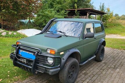 Lada Niva 22.500 km 9.200 &euro; Elmenhorst 23869