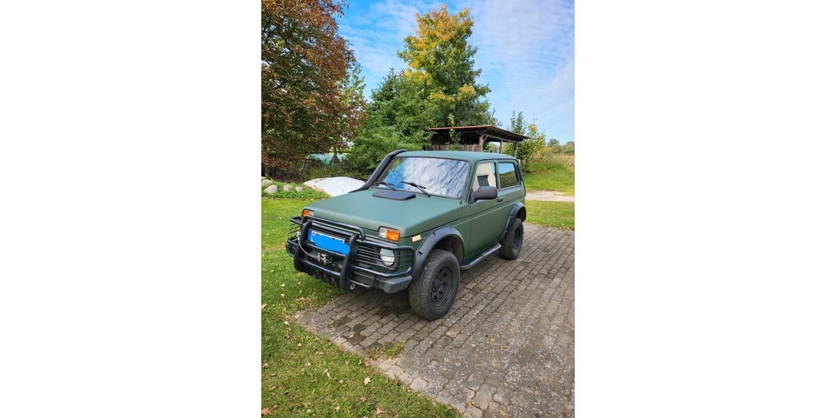 Lada Niva 22.500 km 9.200 &euro; Elmenhorst 23869