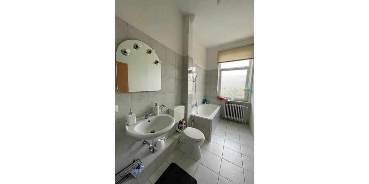 gut vermietete Altbauwohnung mit 3,5 Zimmern auf 70qm 3.5 zimmer