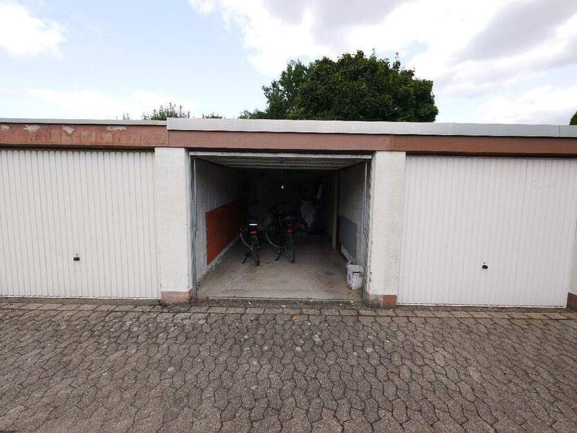Gelegenheit in Düsseldorf-Angermund - DG-Ausbau vorbereitet! Reihenendhaus mit Garage 4 zimmer