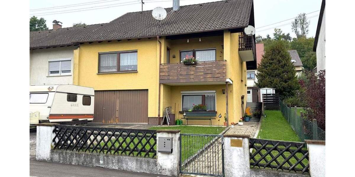 Zweifamilienhaus mit viel Potenzial und Charme 4 zimmer