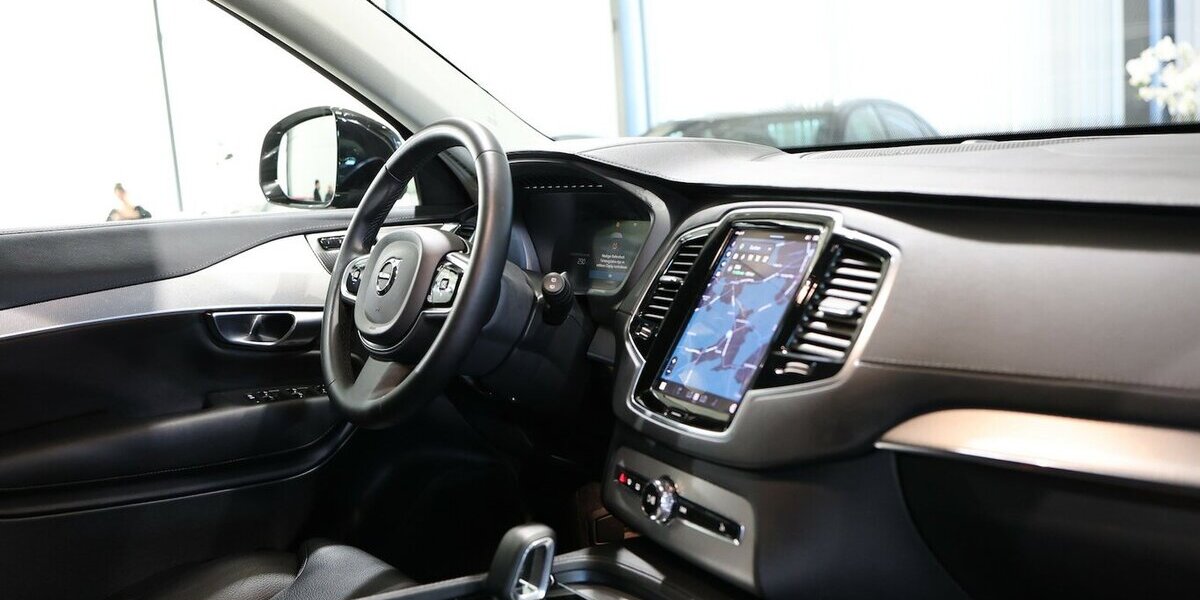 Volvo XC90 PLUS-BRIGHT RECHARGE AWD P-HEV T8 7-SITZER 79.000 km 48.888 &euro; Hamm 59077