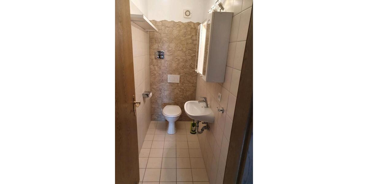 Dachgeschoßwohnung Osterhofen - 4 Zimmer, 111 m&sup2;, 800&euro; | Angebot:24806385
