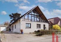Geräumiges Zweifamilienhaus in zentraler Lage von Lohne