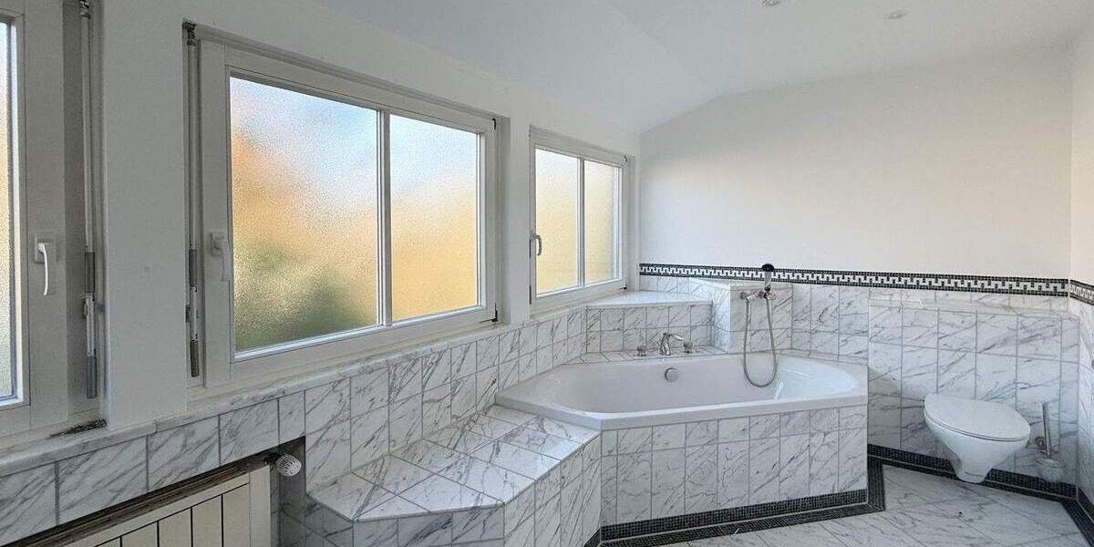 Mehrfamilienhaus, Wohnhaus Nürtingen - 5 Zimmer, 175 m&sup2;, 2.500&euro; | Angebot:25413258