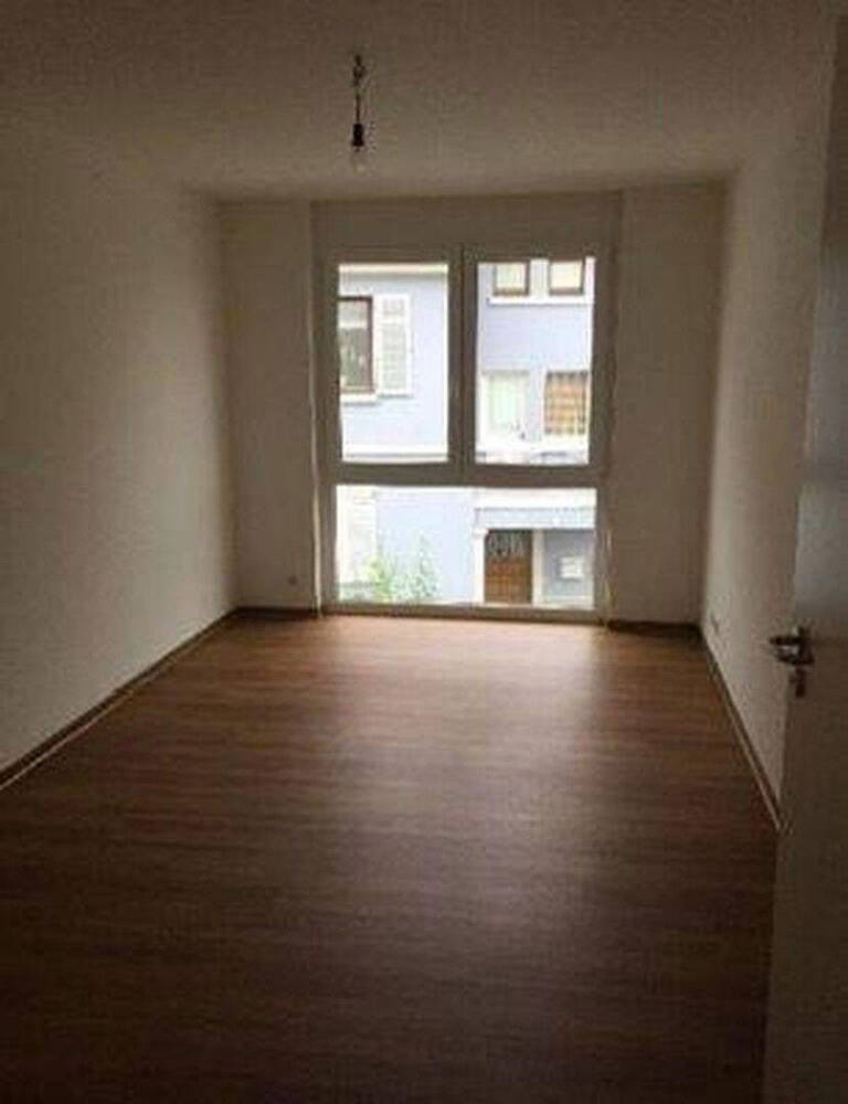 geräumige 3,5-Zimmer-Wohnung mit großem Balkon mit Blick ins Neckartal