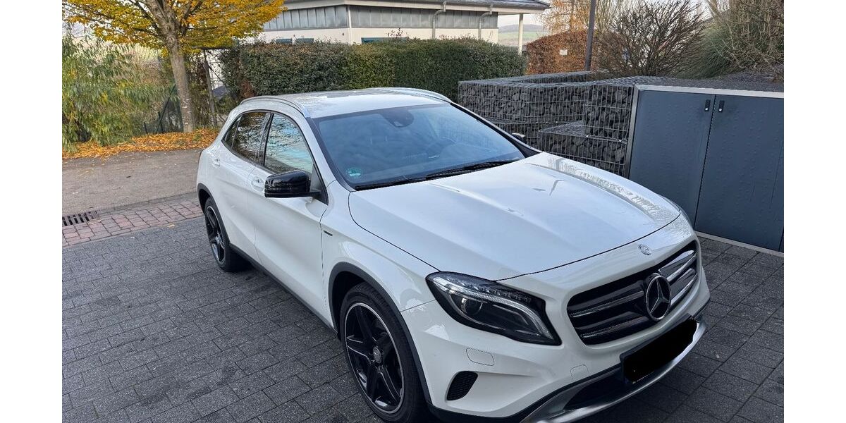 Mercedes-Benz GLA 250 92.000 km 19.900 &euro; Köln 50737