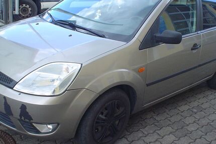 Ford Fiesta 221.000 km 1.290 € Saalfeld 07318