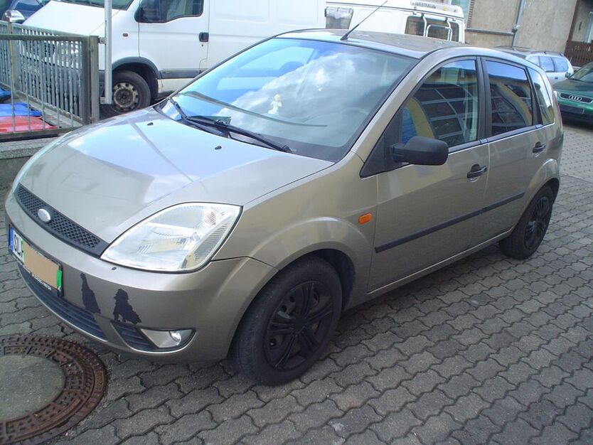 Ford Fiesta 221.000 km 1.290 € Saalfeld 07318