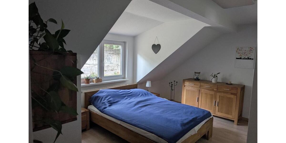 Dachgeschoßwohnung Oberderdingen - 4 Zimmer, 125 m&sup2;, 1.100&euro; | Angebot:27608082