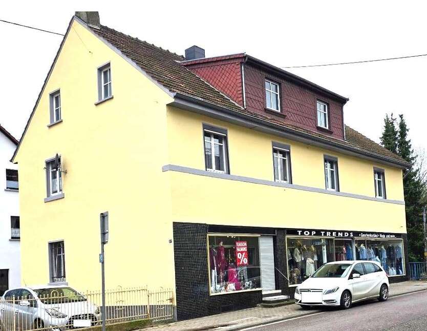 Haus zum Kaufen in Püttlingen 350.000 € 250 m²