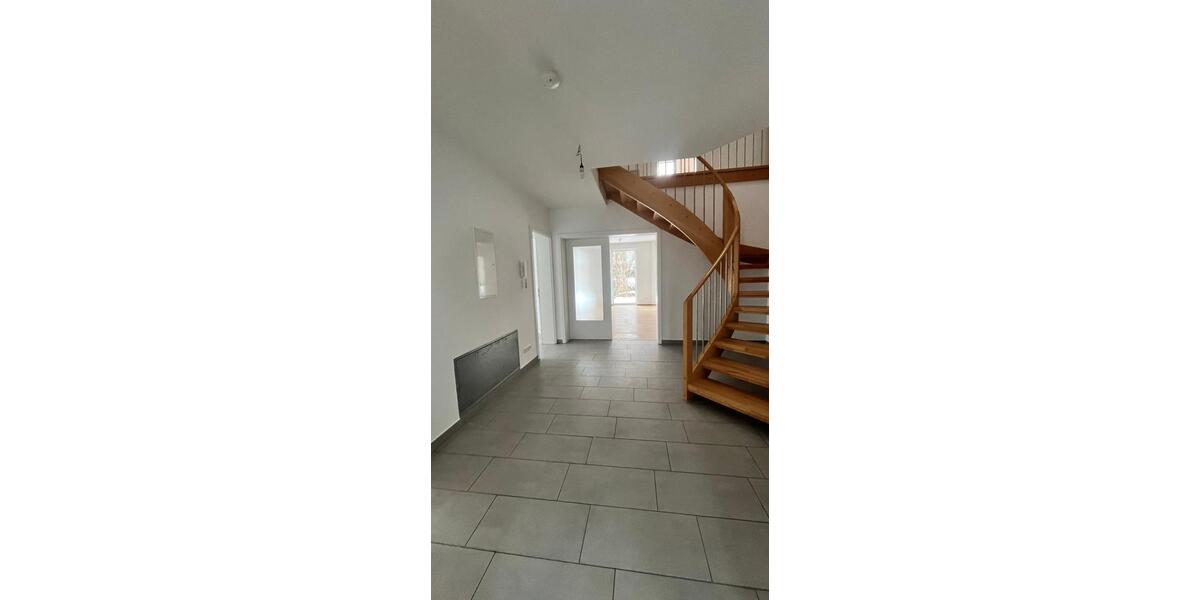Einfamilienhaus Bad Pyrmont - 4 Zimmer, 180 m&sup2;, 1.600&euro; | Angebot:26470340