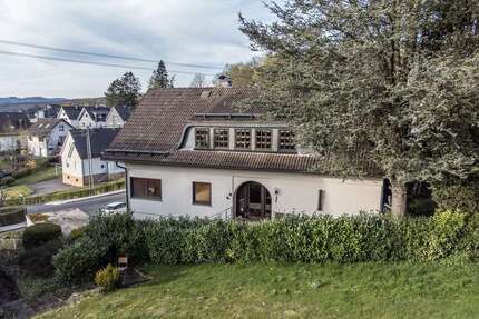 Haus Siegen Weidenau - 7 Zimmer, 235 m&sup2;, 449.000&euro; | Angebot:26218202