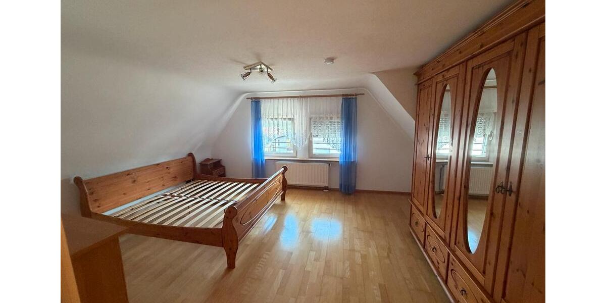 Dachgeschoßwohnung Friesenheim - 3 Zimmer, 80 m&sup2;, 950&euro; | Angebot:25457015
