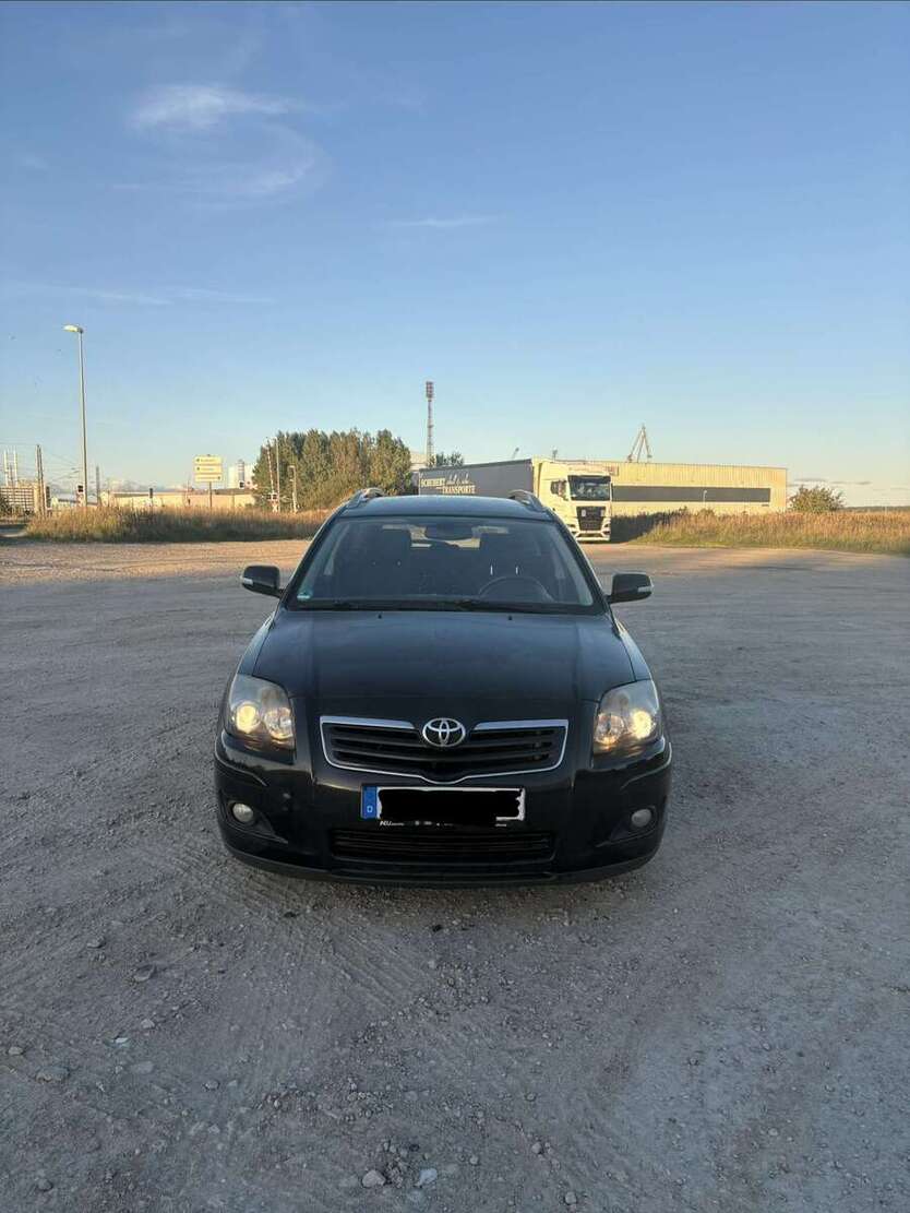 Toyota Avensis 145.000 km 5.200 € rostock 18146