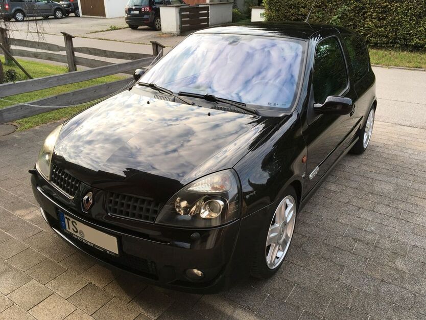 Renault Clio 139.000 km 11.900 € Grassau 83224