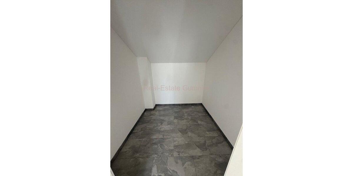 Einfamilienhaus Eschenbach in der Oberpfalz - 4 Zimmer, 126 m&sup2;, 2.100&euro; | Angebot:26348912