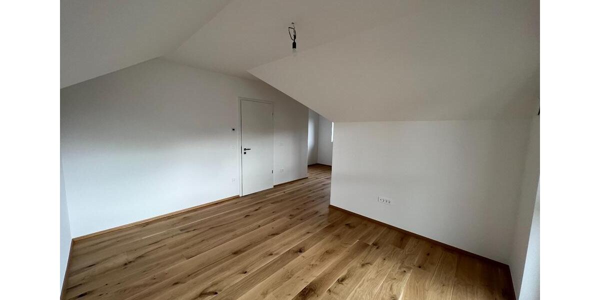 Einfamilienhaus Haselbachtal - 5 Zimmer, 135 m&sup2;, 2.100&euro; | Angebot:23698201