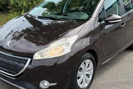 Peugeot 208 61.915 km 5.600 &euro; LUDWIGSHAFEN AM RHEIN 67071