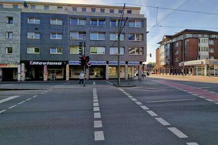 Haus zum Kaufen in Duisburg 890.000 € 530 m²
