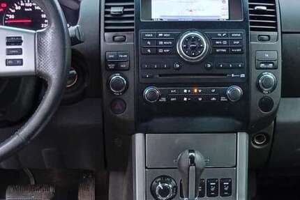 Nissan Navara 172.000 km 9.900 &euro; Chemnitz 09122