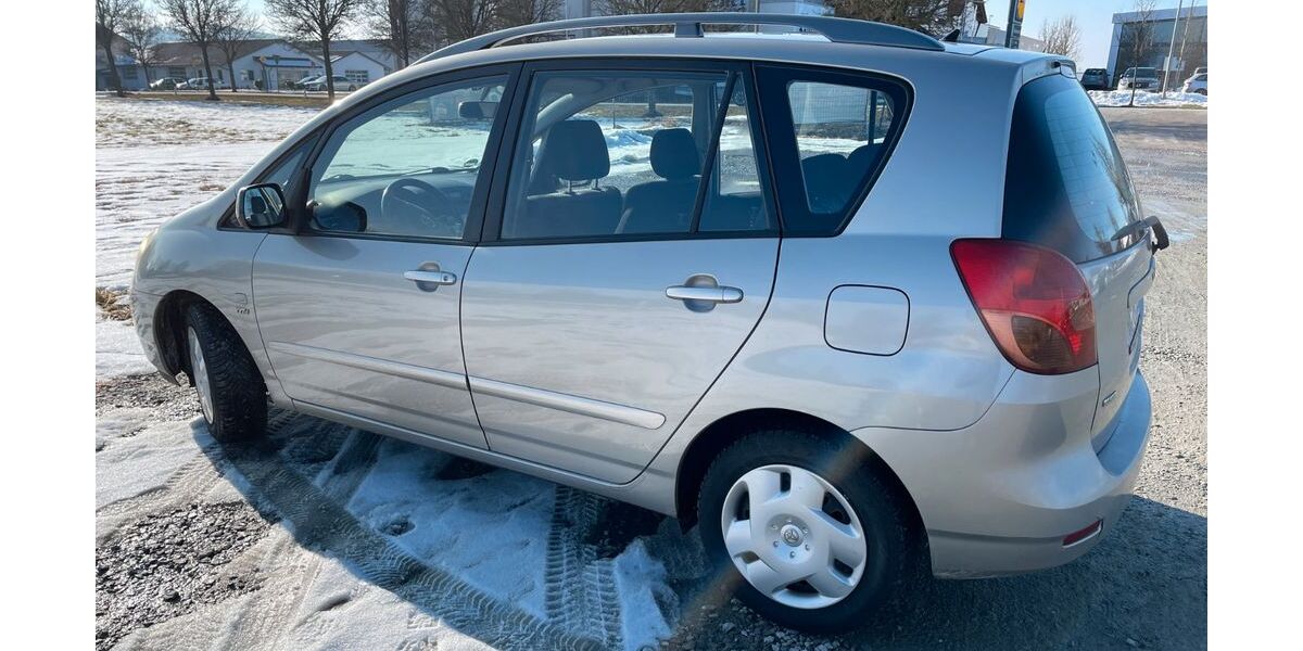 Toyota Corolla Verso 123.250 km 3.700 &euro; München 80636