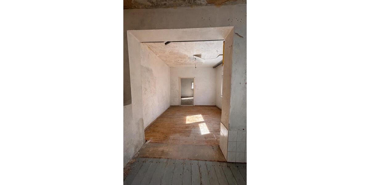 Einfamilienhaus Eisfeld - 11 Zimmer, 195 m&sup2;, 115.000&euro; | Angebot:26215593