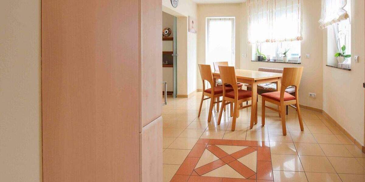 Freistehendes Einfamilienhaus mit großem Garten und Top-Potenzial zur flexiblen Nutzung 8 zimmer