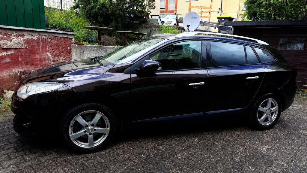 Renault Megane 96.300 km 4.299 &euro; Bad Schwalbach 65307
