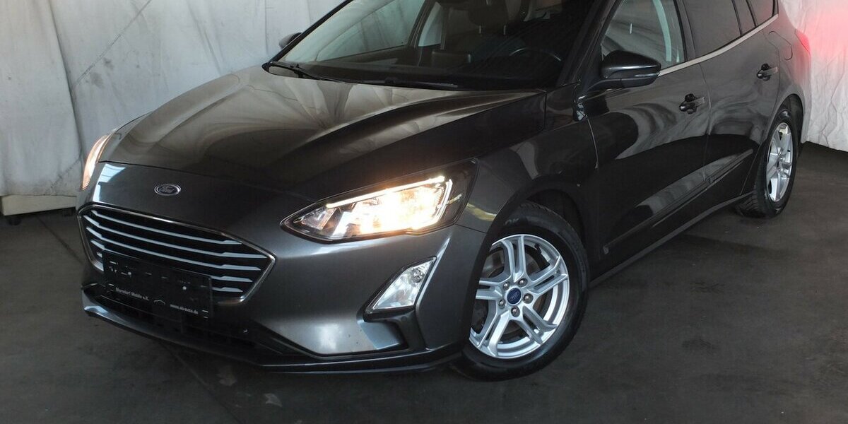 Ford Focus NAVI BLUETOOTH SHZ PARCTRONIC 1 HAND 131.112 km 10.908 &euro; Köln 50858