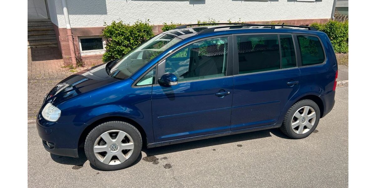 VW Touran 168.000 km 2.300 &euro; Pfalzgrafenweiler 72285