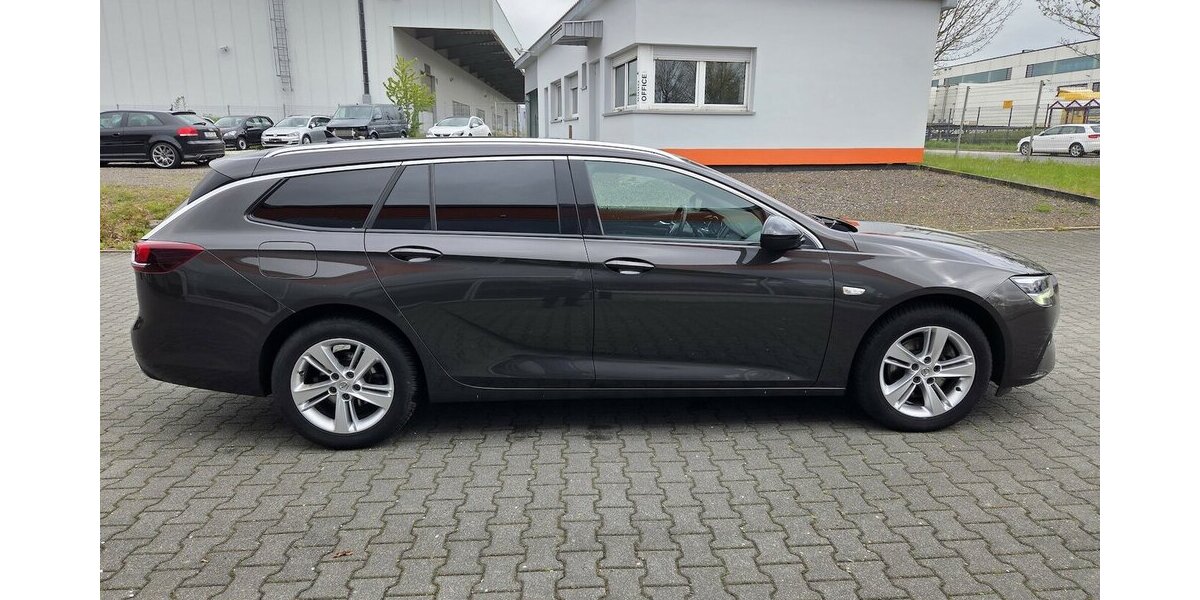 Opel Insignia Sports Tourer Elegance 47.149 km 15.250 &euro; Wilsdruff 01723