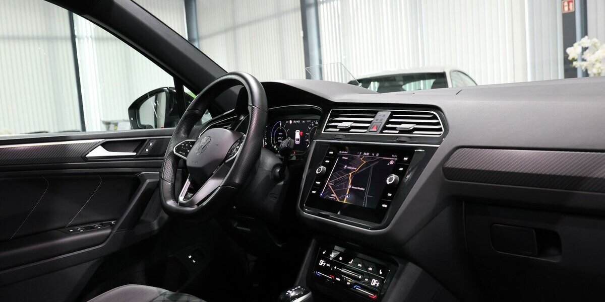 VW Tiguan 1.4 TSI DSG e-HYBRID R-LINE SPORT BLACK 87.000 km 31.991 &euro; Hamm 59077