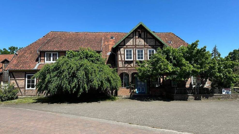 Vom dorfgeschichtlichen Gasthaus zum Wohnhaus! (SY-6227)